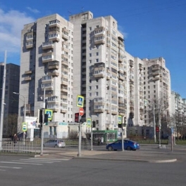 Продажа 3-комн квартиры на вторичном рынке Ириновский пр-кт