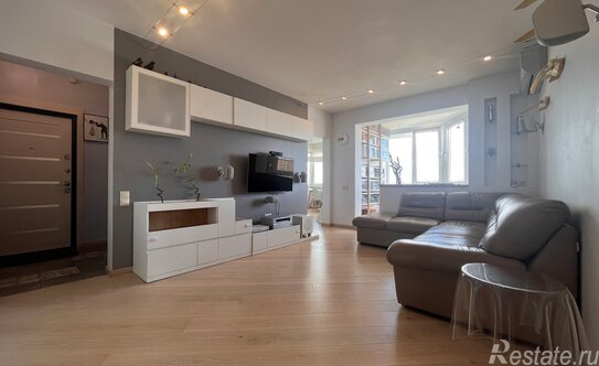 Продажа 3-комн квартиры на вторичном рынке улица Авиаторов,  д. 5