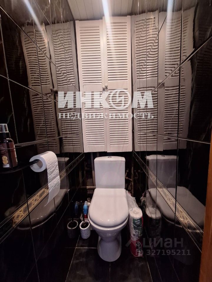 Продажа 2-комн квартиры на вторичном рынке улица Молостовых,  д. 8К4
