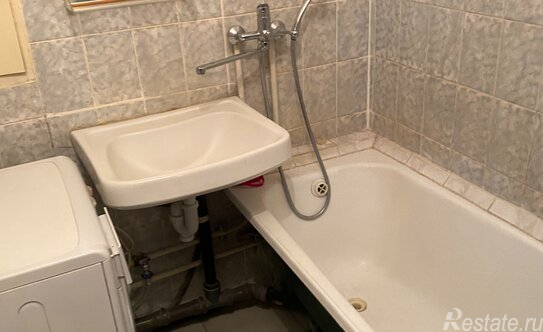 Продажа 2-комн квартиры на вторичном рынке ул Домодедовская,  д. 24,  к. 4