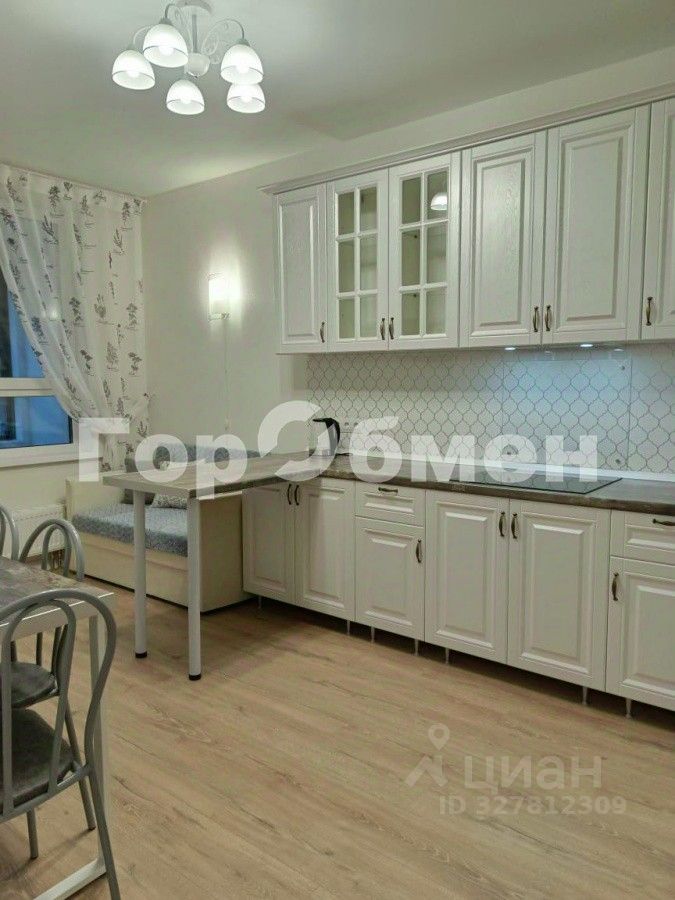 Аренда 2-комн квартиры на вторичном рынке улица 3-я Нововатутинская, 15к2