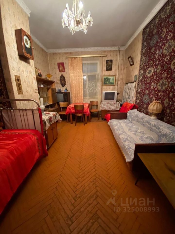 Продажа 2-комн квартиры на вторичном рынке проспект Стачек, 19