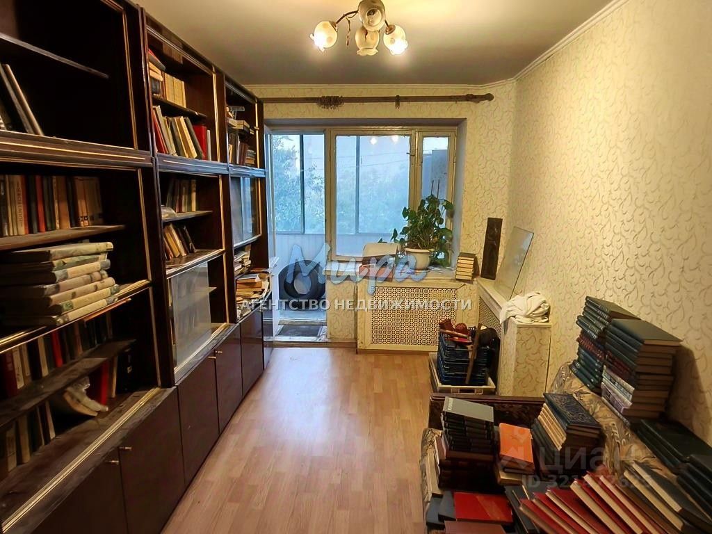 Продажа 4-комн квартиры на вторичном рынке 1-й кв-л, 5-й мкр,  д. 8