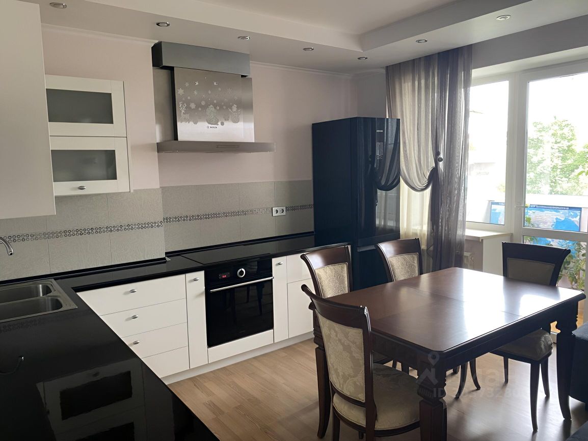 Продажа 2-комн квартиры на вторичном рынке Южный мкр, Звенигород, улица Радужная,  д. 12