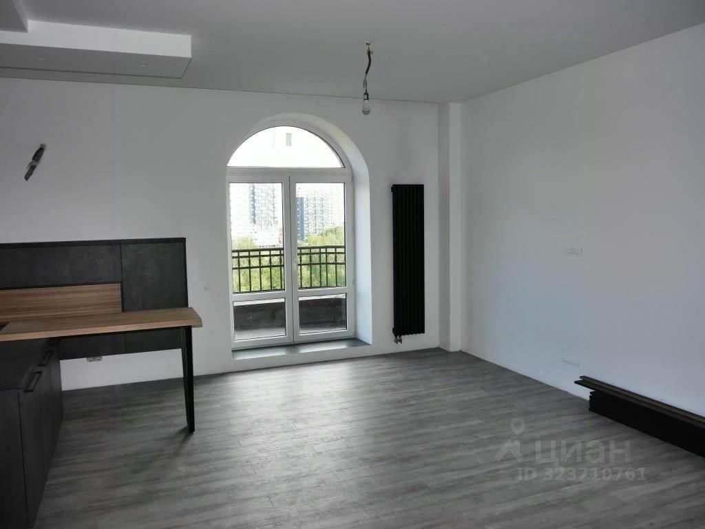 Продажа 6-комн квартиры на вторичном рынке Международный кв-л, Клязьма-Старбеево мкр, улица Береговая, 5