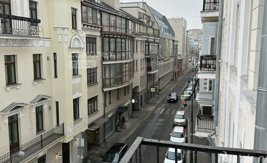 Продажа 5-комн квартиры на вторичном рынке Пожарский пер,  д. 8