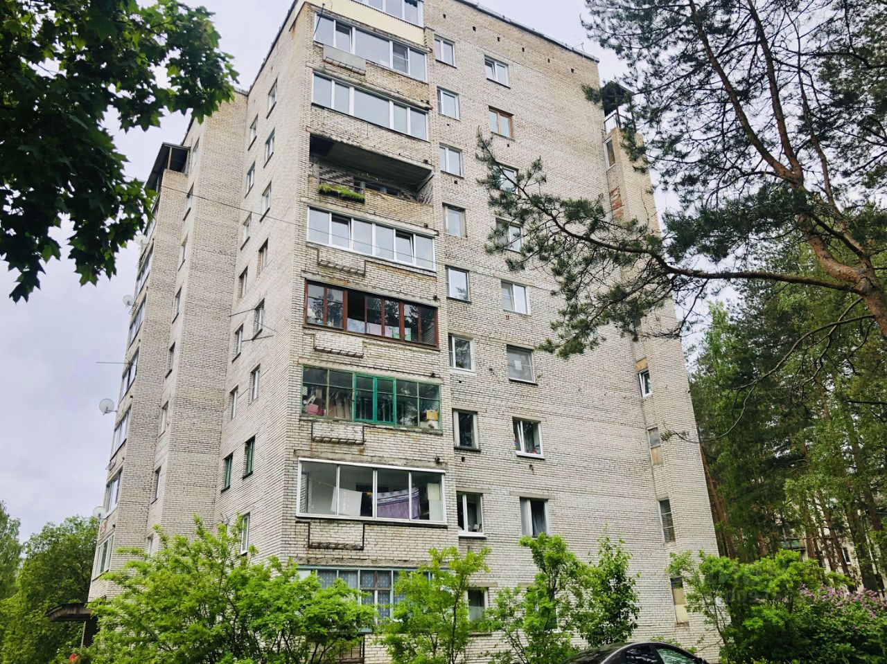 Продажа 3-комн квартиры на вторичном рынке пос. При железнодорожной станции Приветнинское, улица Военных Строителей, 9