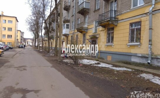 Продажа 2-комн квартиры на вторичном рынке Волхов, ул Марата,  д. 1