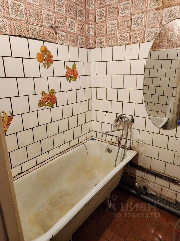 Продажа 2-комн квартиры на вторичном рынке Петергоф, Озерковая улица, 49к2