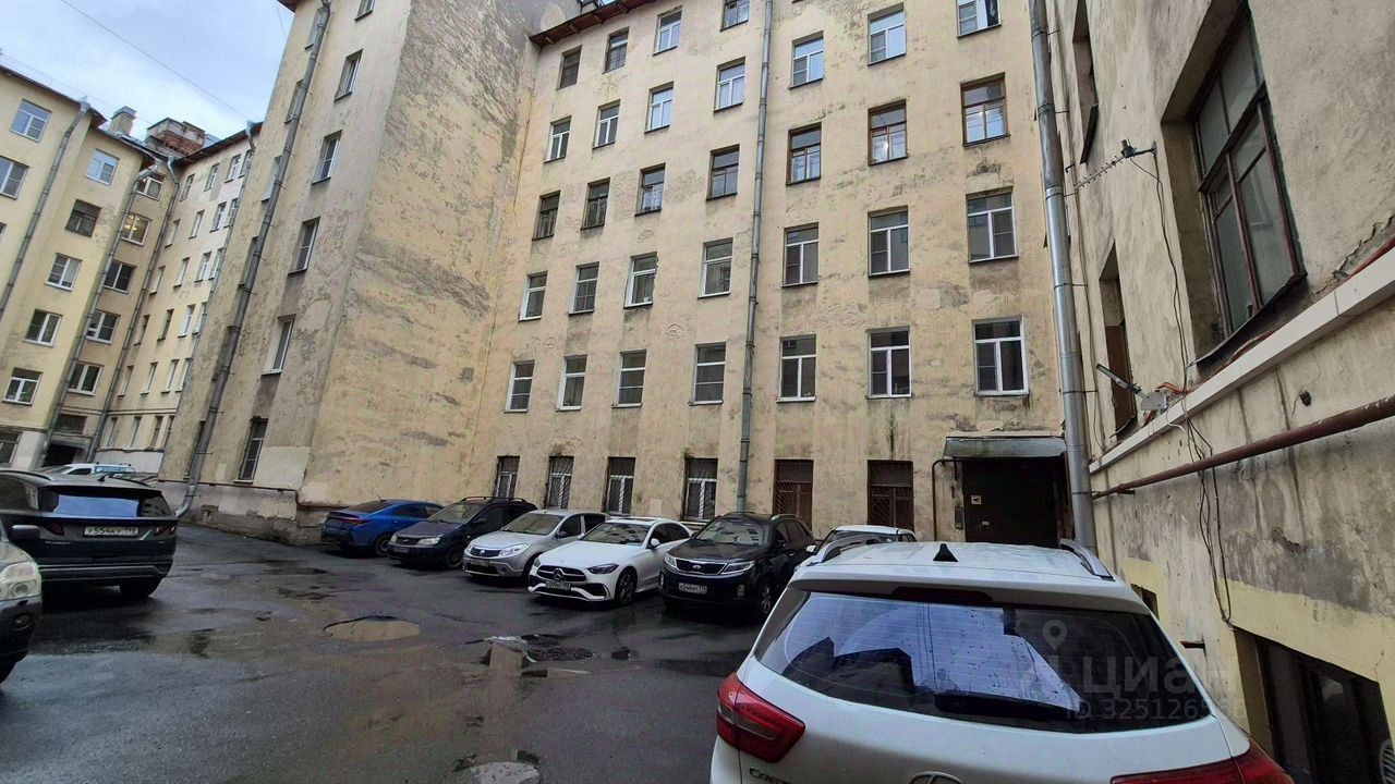 Продажа 3-комн квартиры на вторичном рынке 14-я Васильевского острова линия, 97