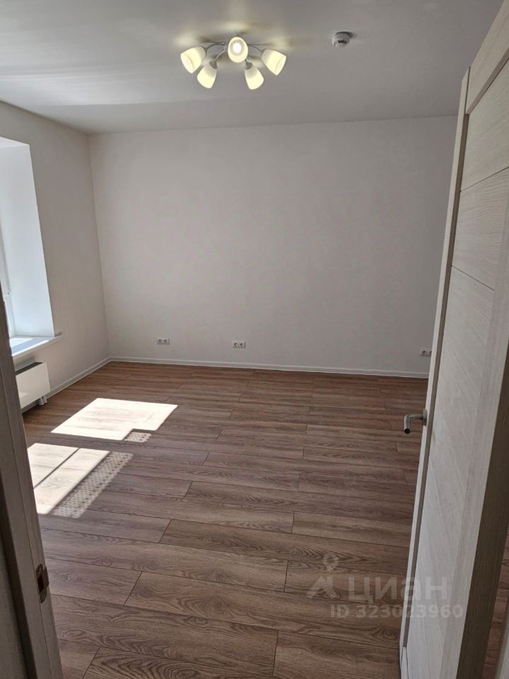 Продажа 3-комн квартиры на вторичном рынке Зеленый проспект, 103