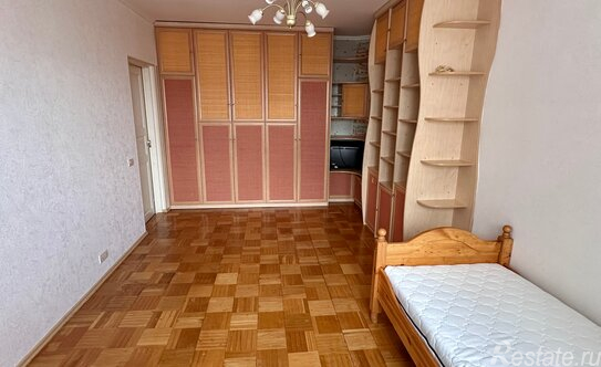 Продажа 4-комн квартиры на вторичном рынке ул Академика Пилюгина,  д. 8,  к. 1