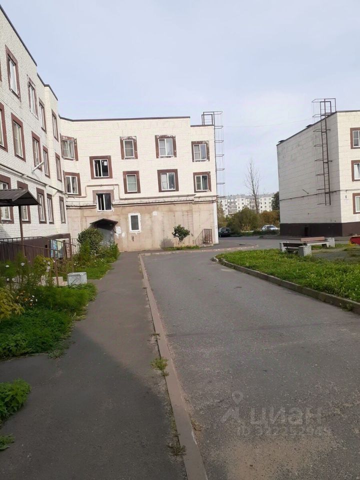 Продажа 2-комн квартиры на вторичном рынке Волхов, улица Юрия Гагарина, 34к1