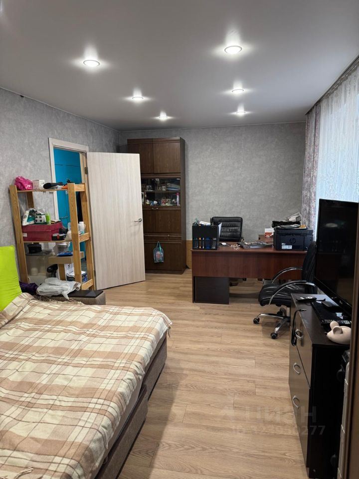 Продажа 3-комн квартиры на вторичном рынке улица Красных Зорь, 55