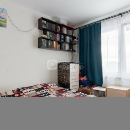 Продажа 2-комн квартиры на вторичном рынке улица Оптиков,  д. 45 к1