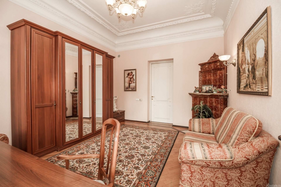 Продажа 4-комн квартиры на вторичном рынке Малодетскосельский пр-кт,  д. 25