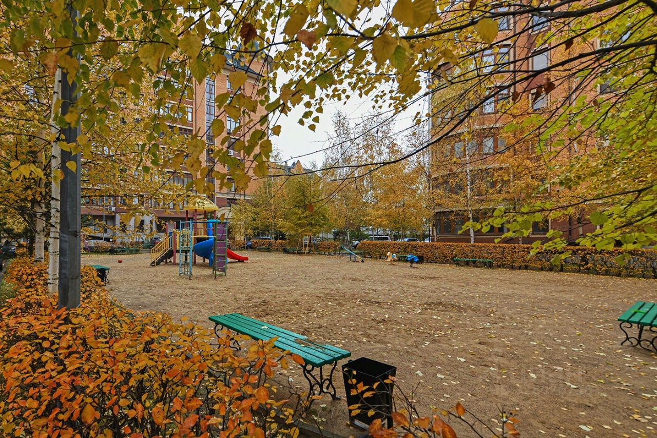 Продажа 4-комн квартиры на вторичном рынке Международный кв-л, Клязьма-Старбеево мкр, улица Береговая, 6