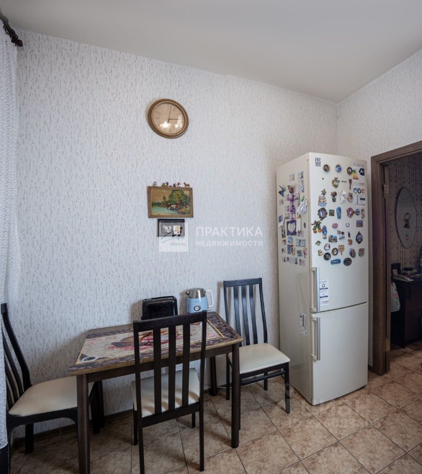 Продажа 2-комн квартиры на вторичном рынке Большая Академическая улица, 79К4