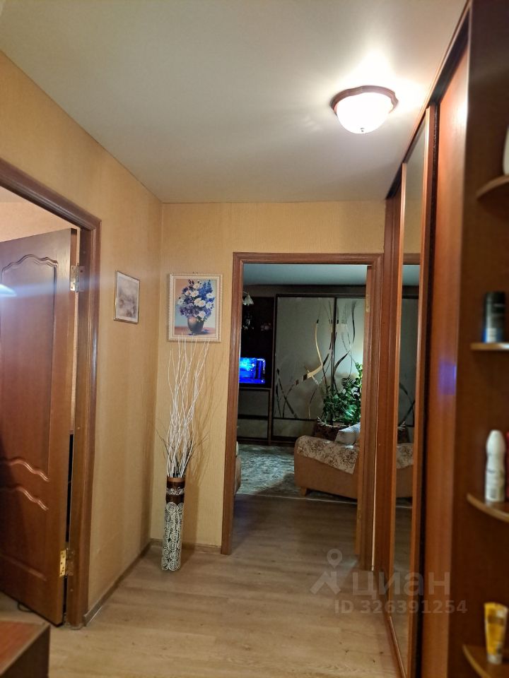 Продажа 2-комн квартиры на вторичном рынке Нахабино пгт, улица Красноармейская,  д. 61