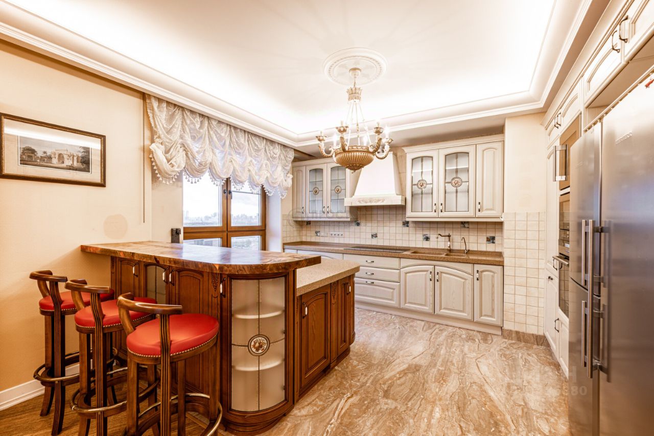 Продажа 3-комн квартиры на вторичном рынке Кастанаевская улица, 24