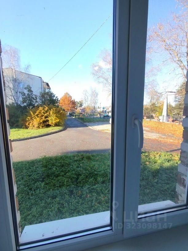 Продажа 2-комн квартиры на вторичном рынке пос. Поляны, 32