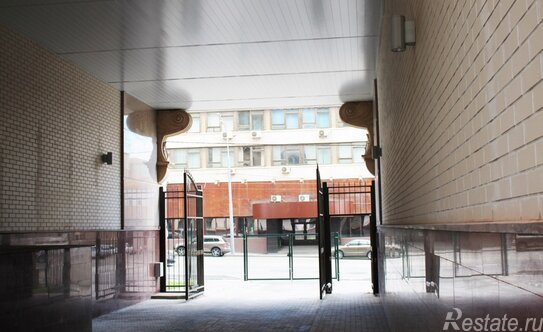 Продажа 4-комн квартиры на вторичном рынке Наставнический переулок,  д. 3