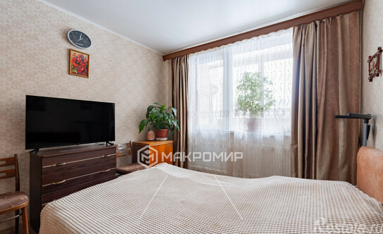 Продажа 3-комн квартиры на вторичном рынке Загребский б-р,  д. 33,  к. 2