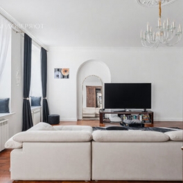 Продажа 3-комн квартиры на вторичном рынке Басков пер,  д. 37-39