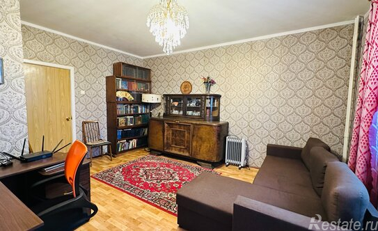 Продажа 3-комн квартиры на вторичном рынке Тепличный пер,  д. 4