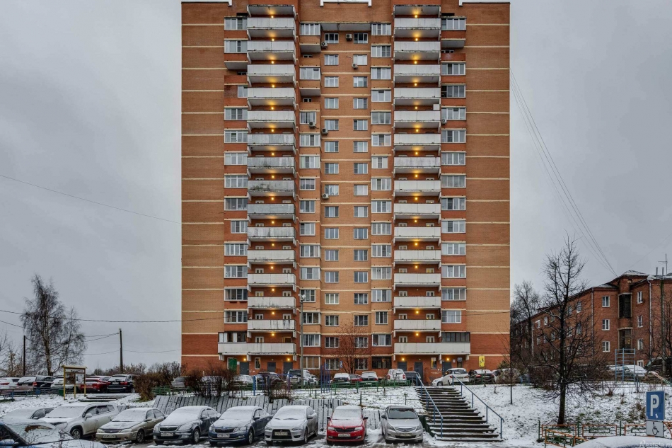 Продажа 1-комн квартиры на вторичном рынке Лобня, Молодежная улица,  д. 10