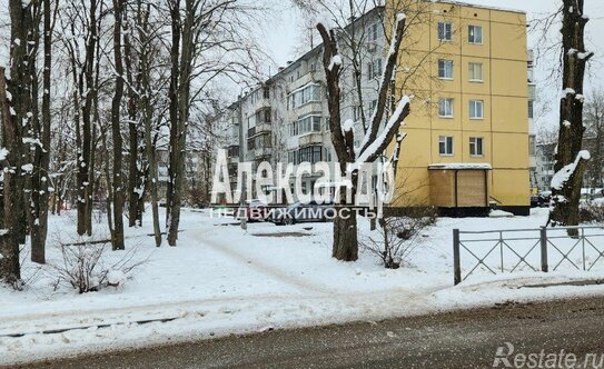 Продажа 1-комн квартиры на вторичном рынке Кириши г, Школьный пер,  д. 5