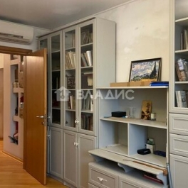 Продажа 4-комн квартиры на вторичном рынке Зоологическая улица,  д. 22