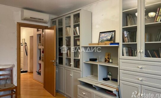 Продажа 4-комн квартиры на вторичном рынке Зоологическая улица,  д. 22