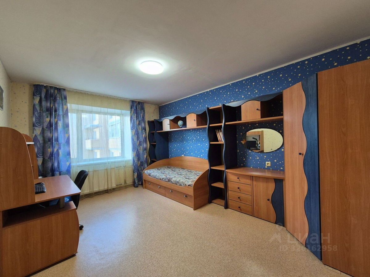 Продажа 3-комн квартиры на вторичном рынке улица Типанова, 34к2