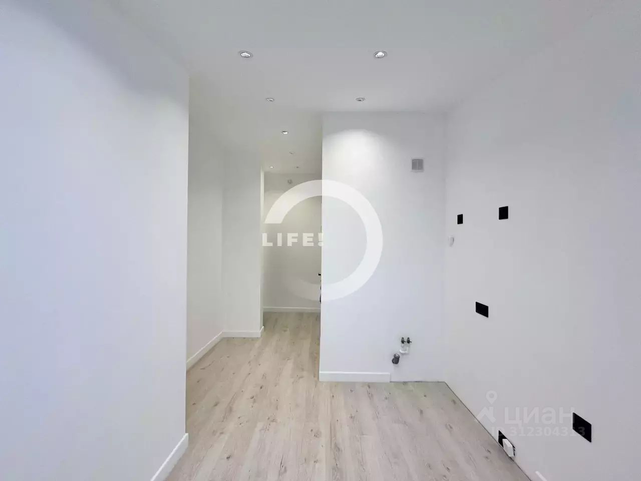 Продажа 1-комн квартиры на вторичном рынке 4-я Васильевского острова линия, 51