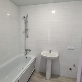 Продажа 2-комн квартиры на вторичном рынке улица Вертолётчиков,  д. 21 к3
