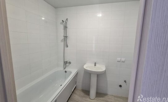 Продажа 2-комн квартиры на вторичном рынке улица Вертолётчиков,  д. 21 к3