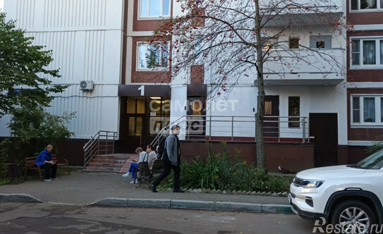 Продажа 4-комн квартиры на вторичном рынке улица Лескова,  д. 6