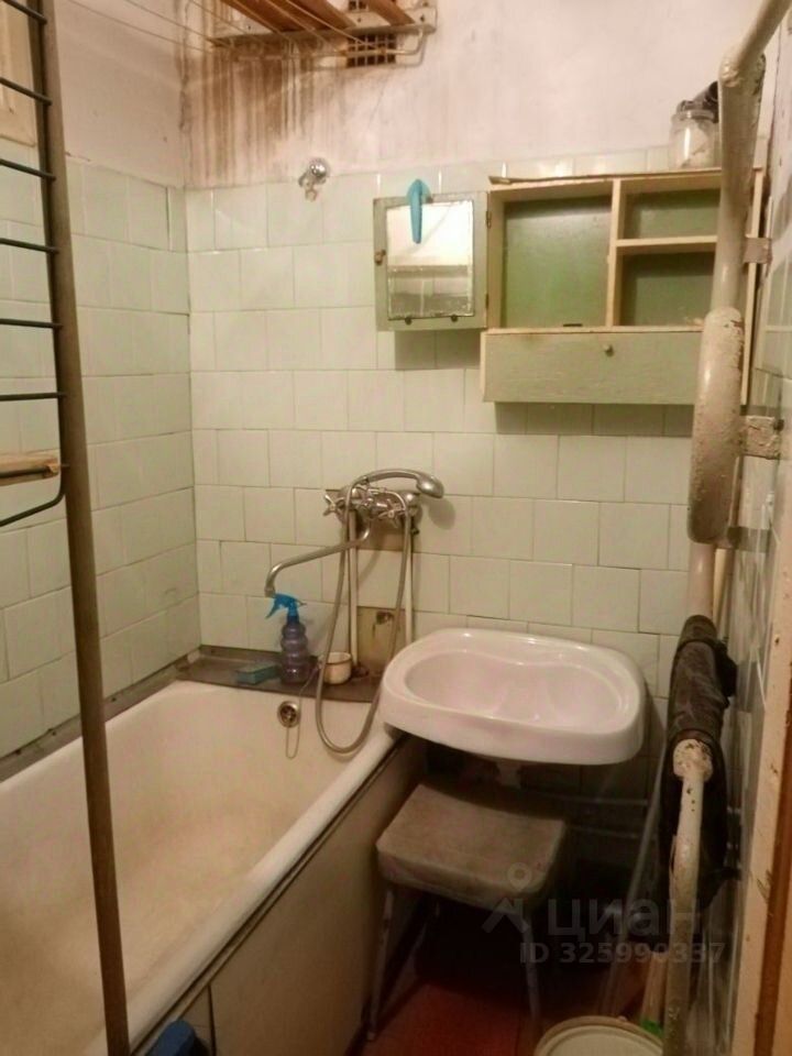 Продажа 3-комн квартиры на вторичном рынке Сланцы, улица Грибоедова,  д. 14