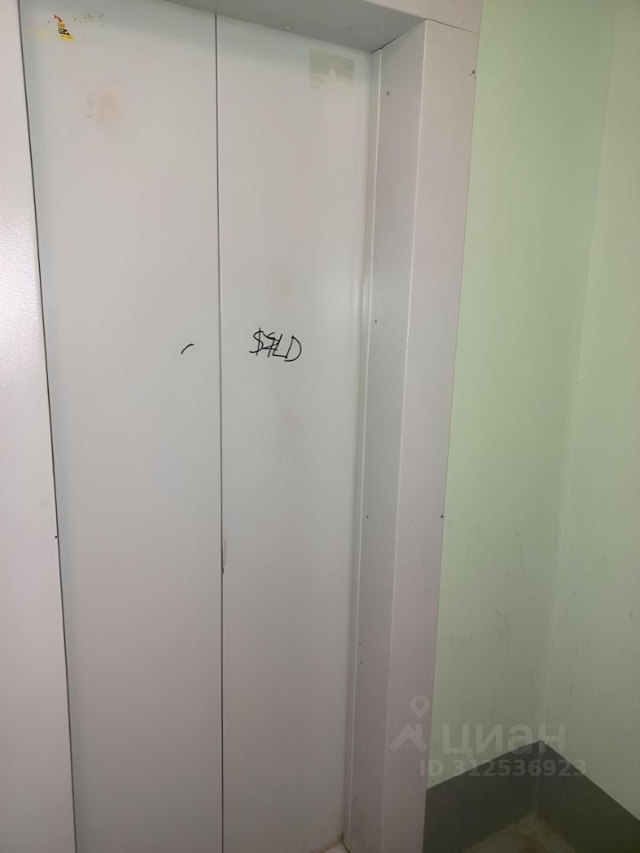 Продажа 3-комн квартиры на вторичном рынке Горелово тер., улица Коммунаров, 116к1