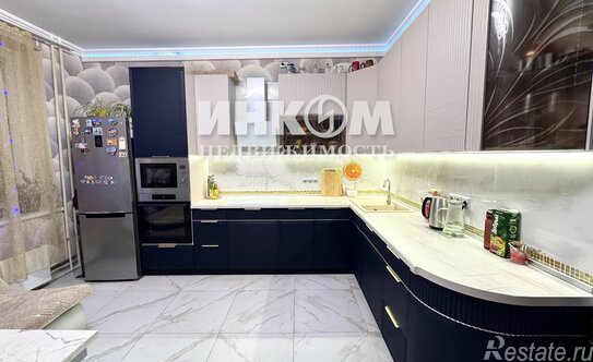 Продажа 3-комн квартиры на вторичном рынке пр-кт Защитников Москвы,  д. 1