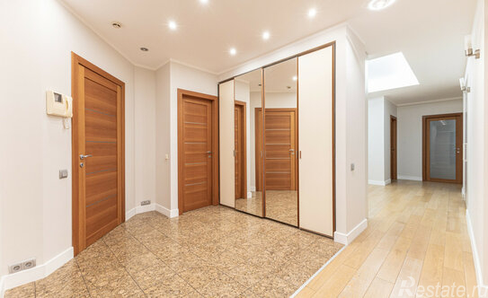 Продажа 5-комн квартиры на вторичном рынке Смоленский 1-й пер,  д. 17