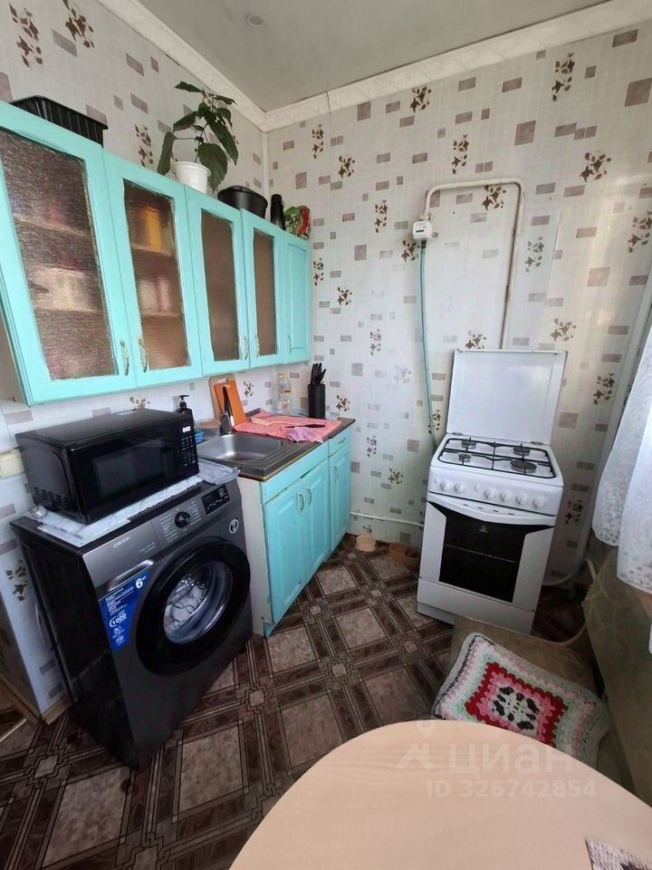 Продажа 3-комн квартиры на вторичном рынке пос. Елизаветино, площадь Дружбы, 14