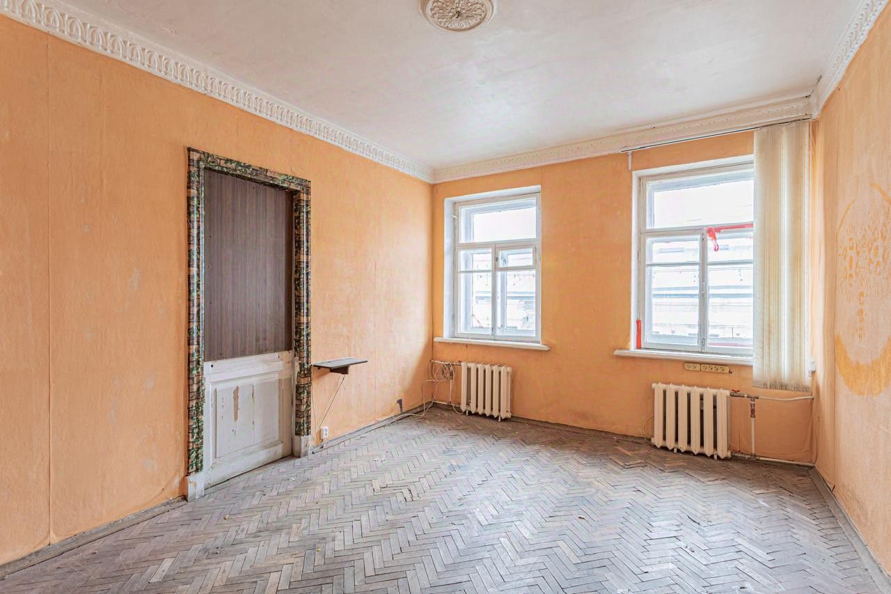 Продажа 4-комн квартиры на вторичном рынке улица Полозова, 11