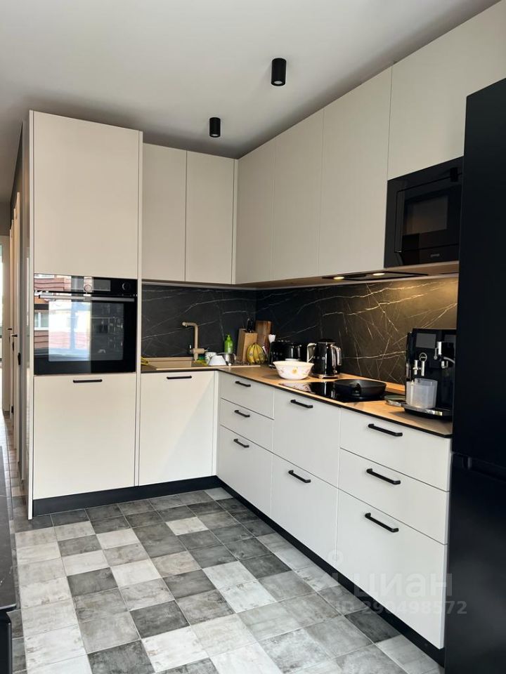 Продажа 3-комн квартиры на вторичном рынке Лопатино пгт, улица Сухановская, 37