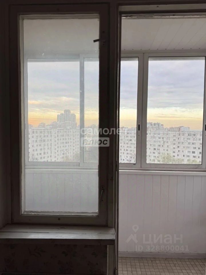 Продажа 3-комн квартиры на вторичном рынке Харьковская улица,  д. 1К3