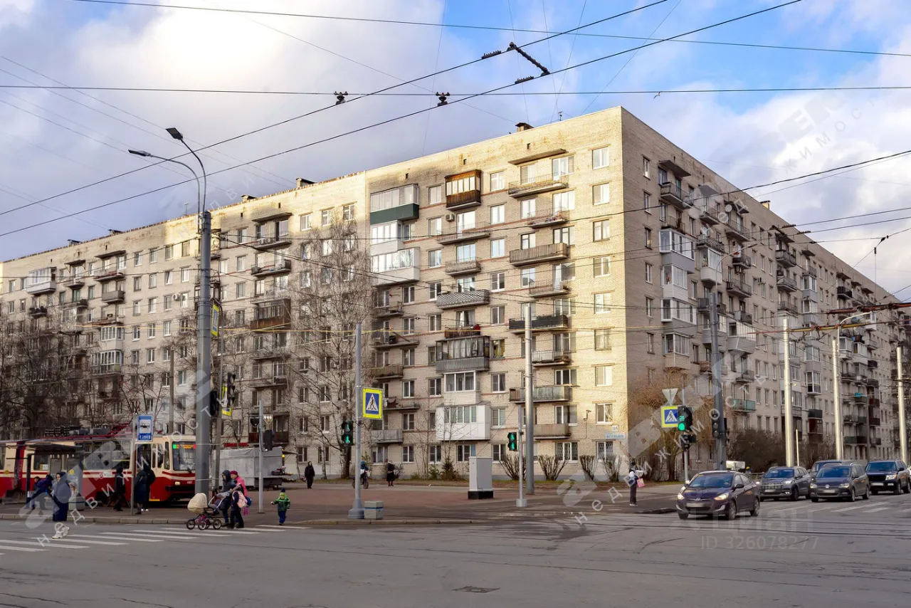 Продажа 3-комн квартиры на вторичном рынке Авангардная улица, 27