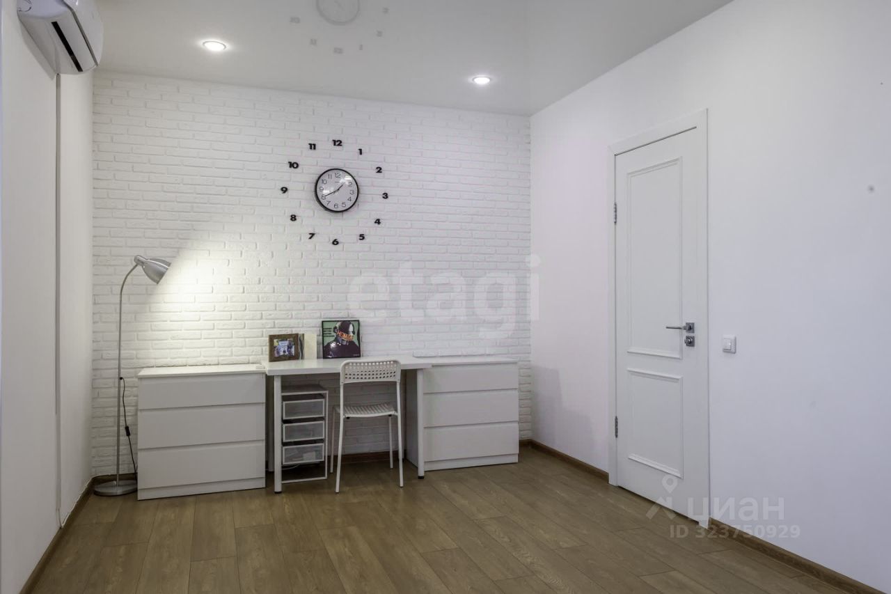 Продажа 1-комн квартиры на вторичном рынке Мурино, проспект Авиаторов Балтики, 15