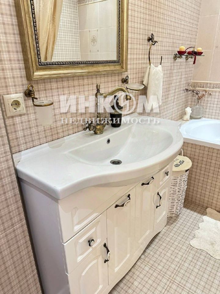 Продажа 2-комн квартиры на вторичном рынке д. Островцы, улица Подмосковная, 36