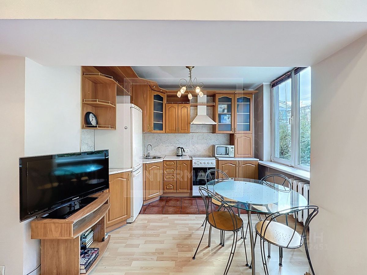 Аренда 2-комн квартиры на вторичном рынке Новинский бульвар, 15